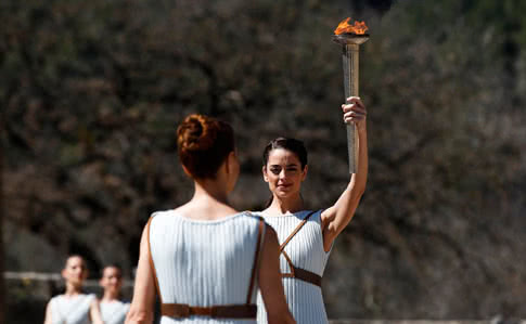 Церемонія запалення Олімпійського вогню пройшла без глядачів (відео)