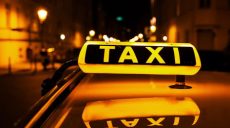 МОЗ: домовилися про 10 000 безкоштовних поїздок на таксі для лікарів