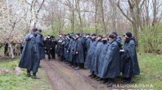 Пропавшую девочку на Харьковщине разыскивают 500 правоохранителей (фото)