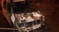 В Харькове на одной улице по очереди загорелись четыре автомобиля (фото)