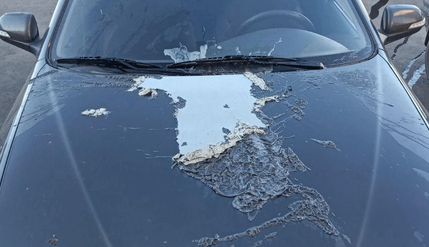 В Харькове автомобиль облили кислотой (фото)