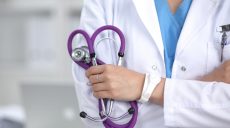 Оклад медработников, которые борются с COVID-19, увеличили в три раза