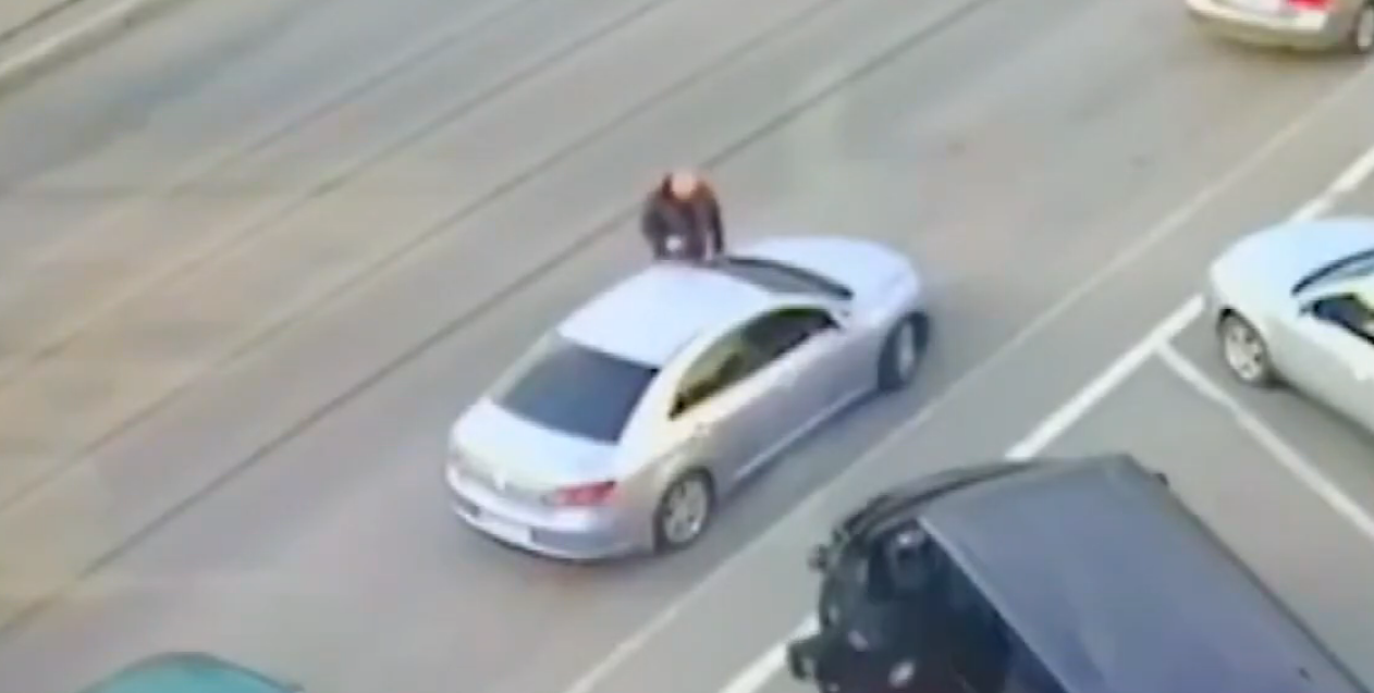 У Харкові поліціянт-свідок зафільмував крадіжку з авто, але відео таємничим чином зникло (відео)