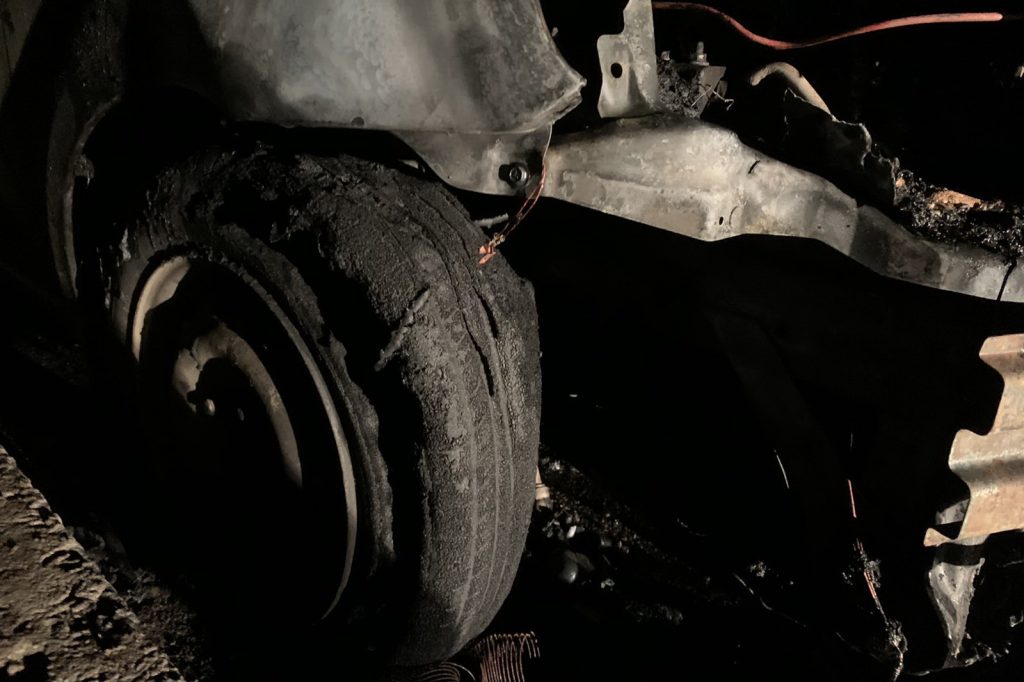 В Харькове ночью сгорела иномарка (фото)