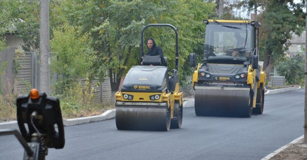 В Харькове продолжается ремонт внутриквартальных дорог