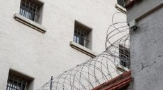 Из-за коронавируса Кабмин предложил выпустить из колоний зэков
