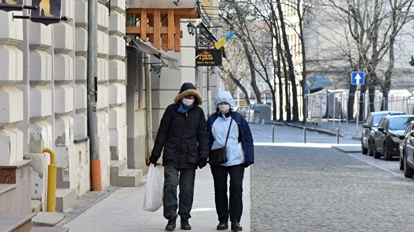 Ограничить посещение парков и остановить работу транспорта: в Украине усилят карантинные меры