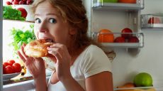 Карантинна дієта: які продукти потрібно виключити з раціону аби не погладшати