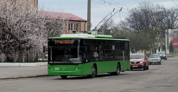В электротранспорте Харькова пассажиры могут бесплатно получить маску