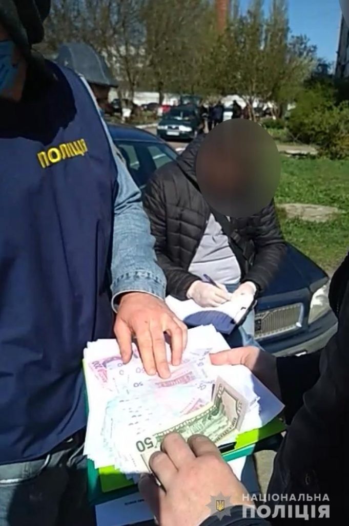На Харьковщине задержаны сельские рэкетиры с гранатой и наркотиками (фото)