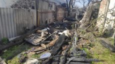 В Харькове огонь от горящего сарая перекинулся на соседский жилой дом (фото)