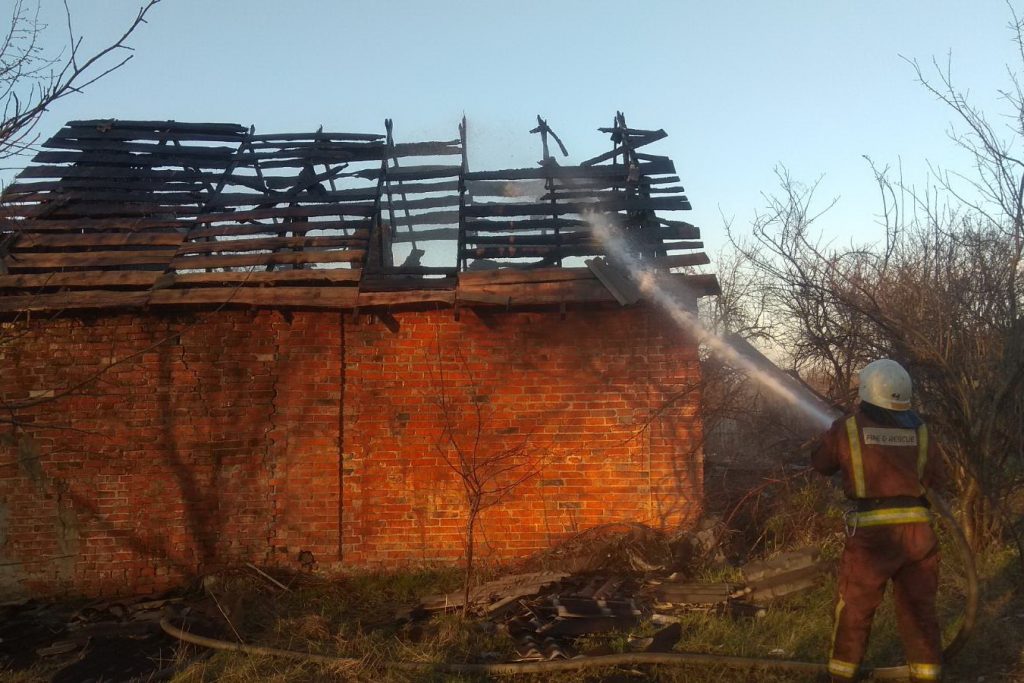 На Харьковщине сгорел частный дом (фото)