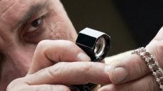 Кабмин разрешил открыть ломбарды и продавать автозапчасти