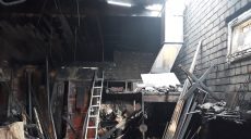 В Харькове спасатели потушили большой пожар в гараже (фото)