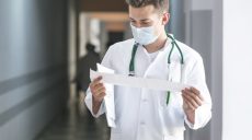 Около 18% заразившихся COVID-19 в Украине — медицинские работники