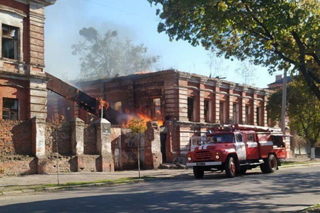 Масштабна пожежа сталася в історичному центрі Харкова на вулиці Конторській (фото, відео)