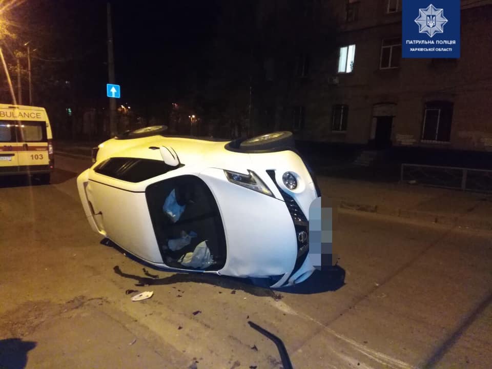 В Харькове на перекрестке водитель Nissan не уступил дорогу Hyundai (фото)