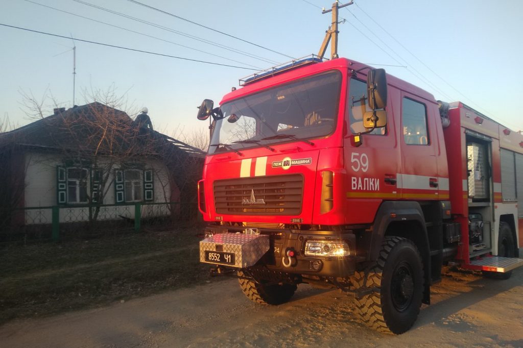 На Харьковщине спасли от огня жилой дом (фото)