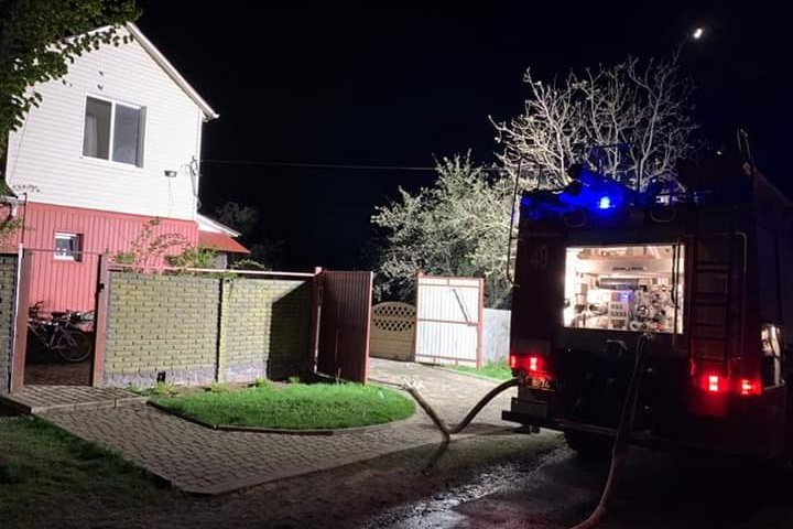 Пожежу у Високому гасили 6 відділень рятувальників (фото)