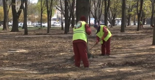 В Московском районе провели санитарную уборку всех дворов