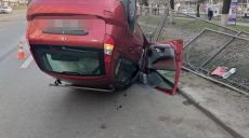 В Харькове перевернулся автомобиль (фото)