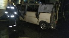 В Шевченковском районе Харькова подпалили автомобиль (фото)