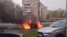 На проспекті Гагаріна палала автівка (фото, відео)