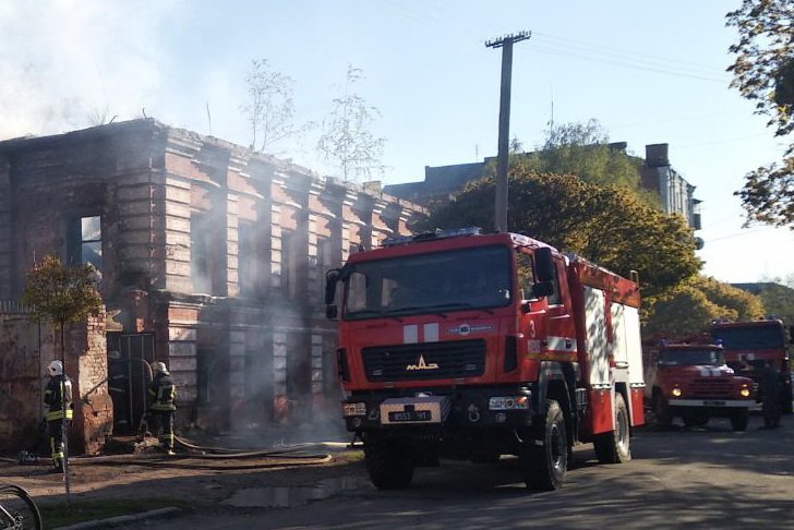 Причина пожара в заброшенном здании на Конторской — поджог (фото)
