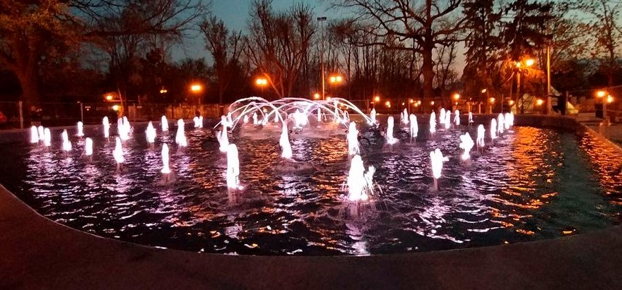 В парке Шевченко заиграл яркими красками новый фонтан (фото, видео)