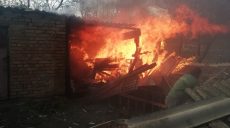 На Харьковщине спасатели ликвидировали пожар в частном домовладении (фото)