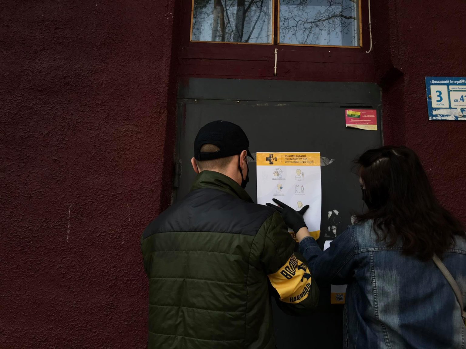 Харьковские волонтеры доставляют продукты нуждающимся людям (фото)