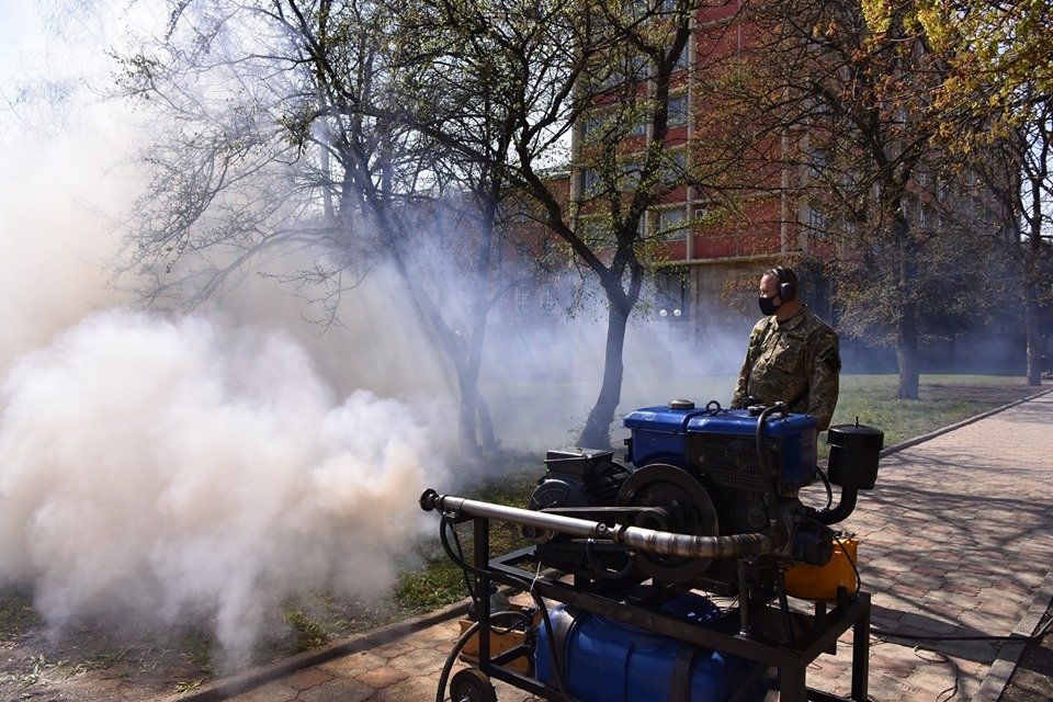Харьковский вуз провел дезинфекцию с помощью военной техники (фото)