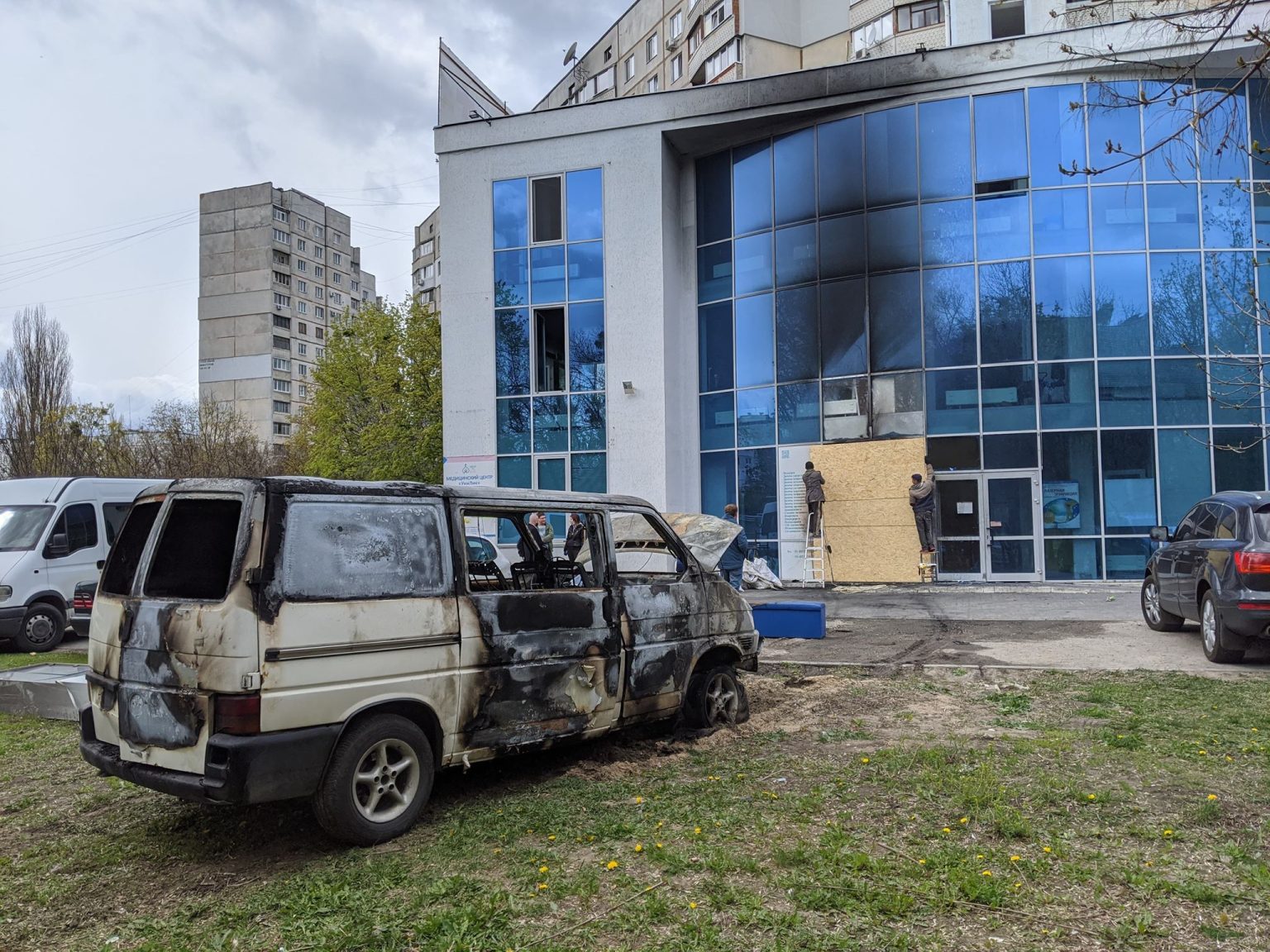 Подробности возгорания микроавтобуса на Алексеевке (фото, видео)