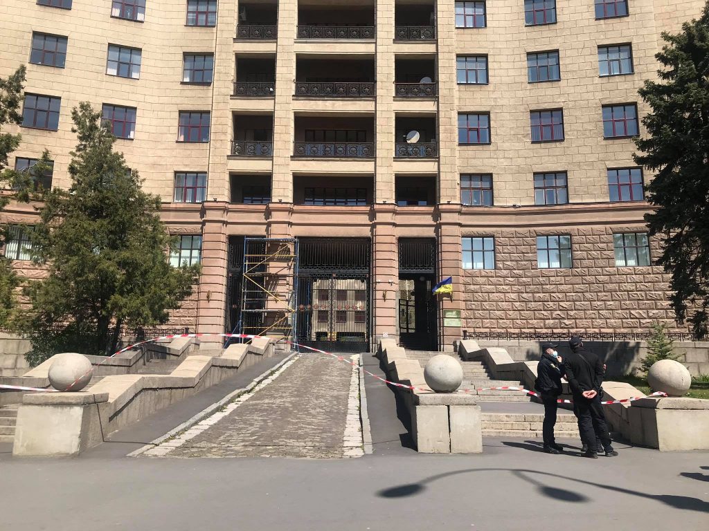 В центре Харькова в здании суда ищут взрывчатку