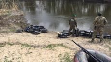 Пограничная служба обнаружила брошенную лодку с сигаретами на 300 тыс. гривен (фото)
