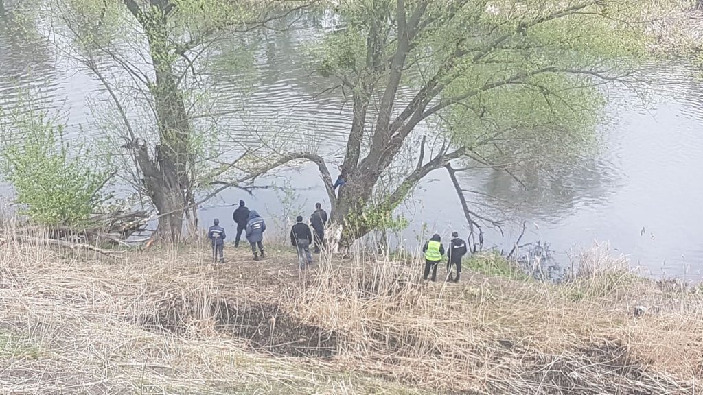 На Харьковщине ищут тело в реке в поселке Покотиловка (фото)