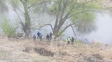 На Харьковщине ищут тело в реке в поселке Покотиловка (фото)