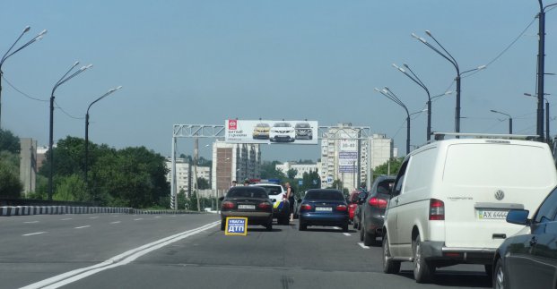 На улице Героев Труда устанавливают новые светофоры