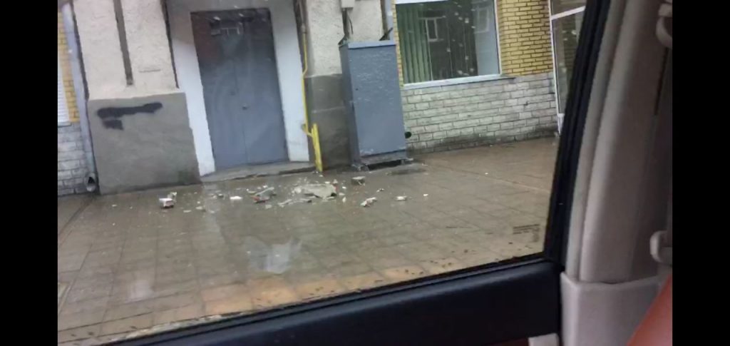 На улице Мироносицкой обвалился фасад одного из домов (фото, видео)