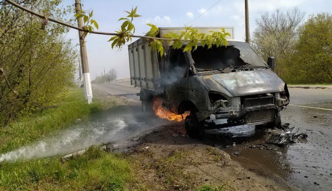 Грузовик хлебозавода загорелся на трассе Чугуев-Меловое (фото)