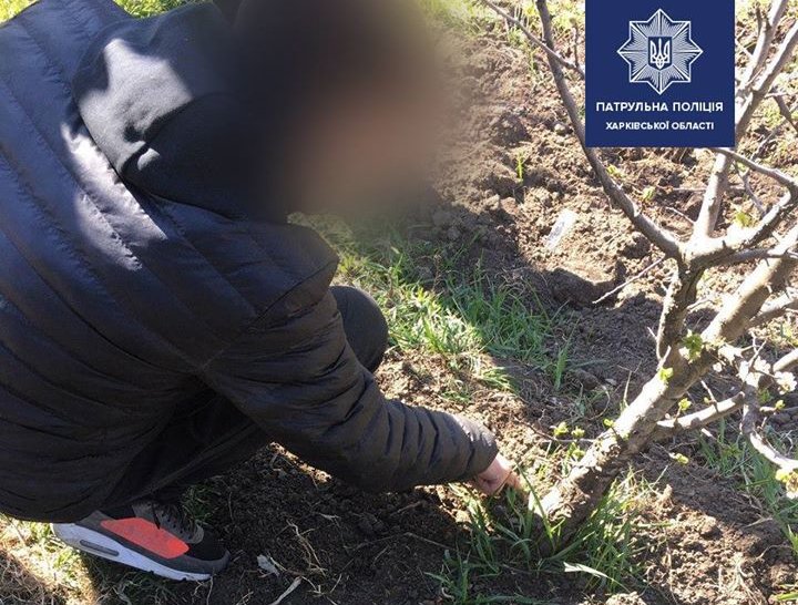 В Харькове патрульные пострадали от рук наркозакладчика (фото)