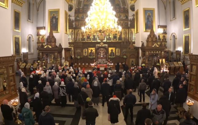 300 человек посетили Святогорскую Лавру на Пасху (фото)