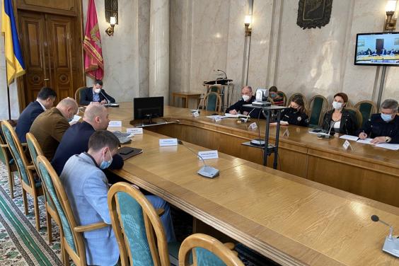 МОЗ обіцяє забезпечити медиків засобами захисту та обладнанням