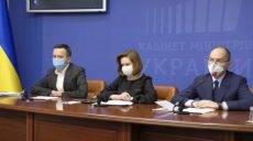 Кабмин выделит регионам средства на доплату медикам, которые борются с коронавирусом