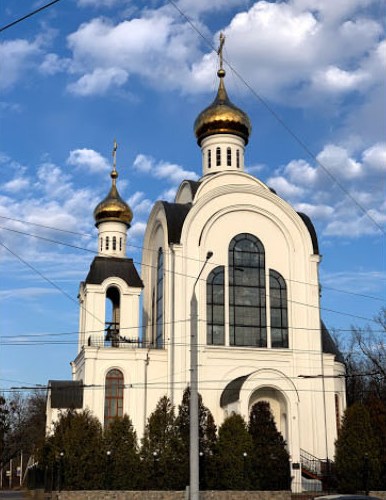 Харьковчане просят власти осветить известный храм