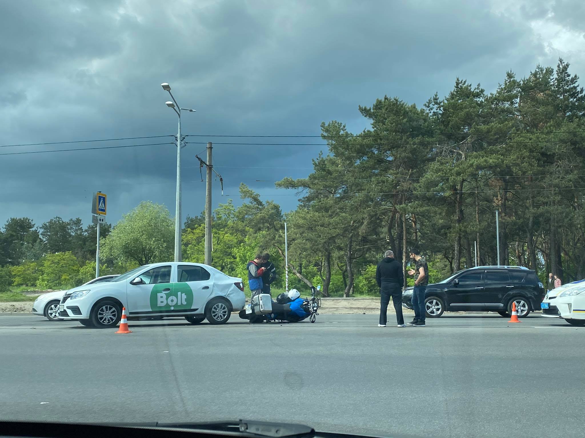 На улице Героев Труда возле Журавлевского гидропарка ДТП (фото)