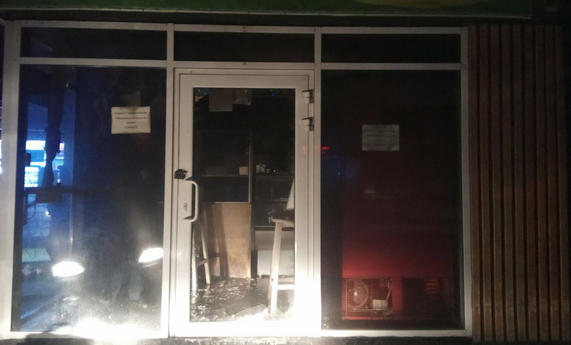 В Харькове подожгли киоск (фото)