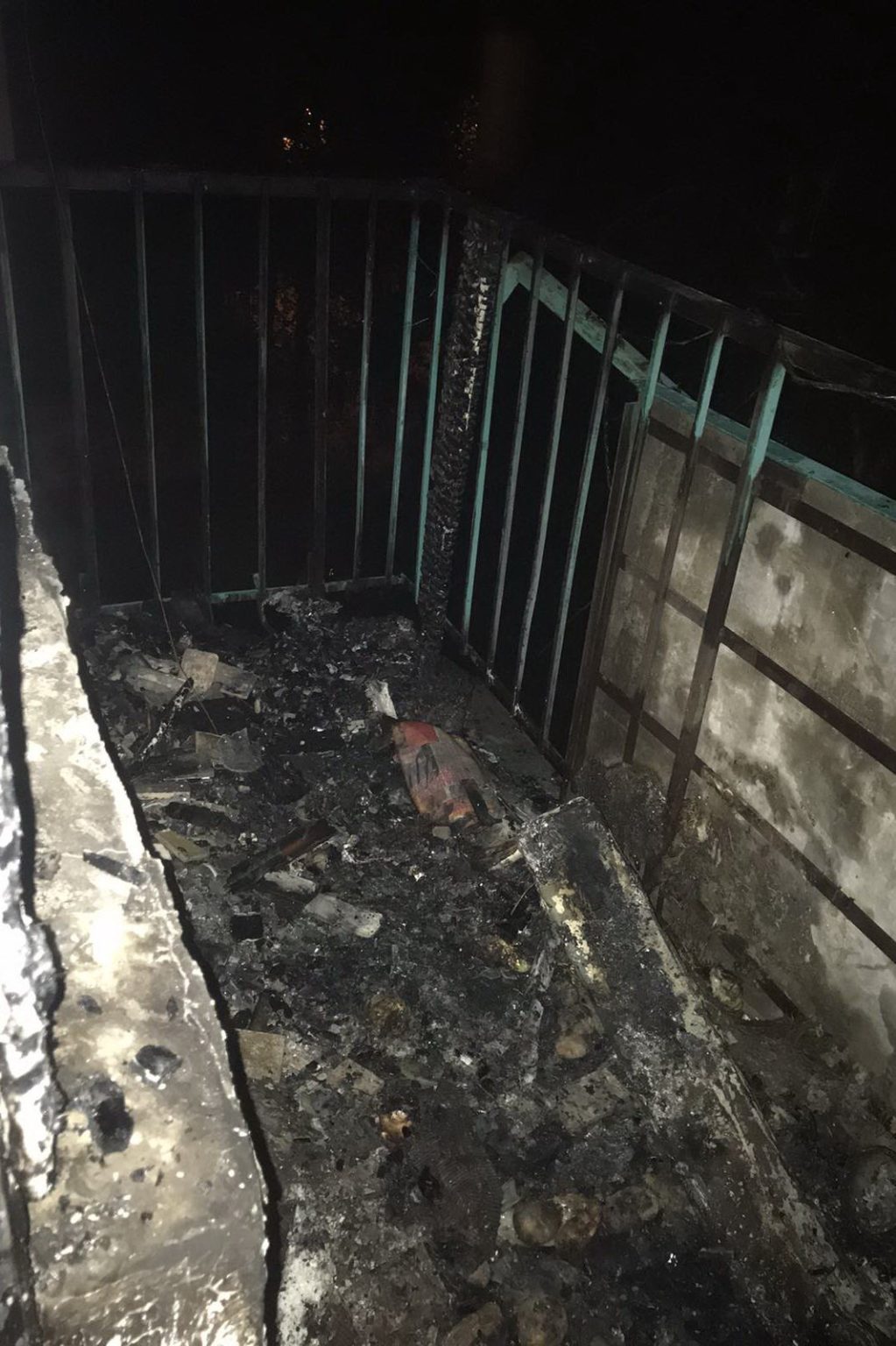 В Харькове загорелся балкон в многоэтажке (фото)