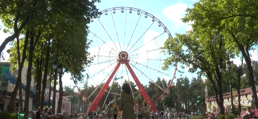 У парку Горького з’явиться новий атракціон та інклюзивний майданчик (відео)