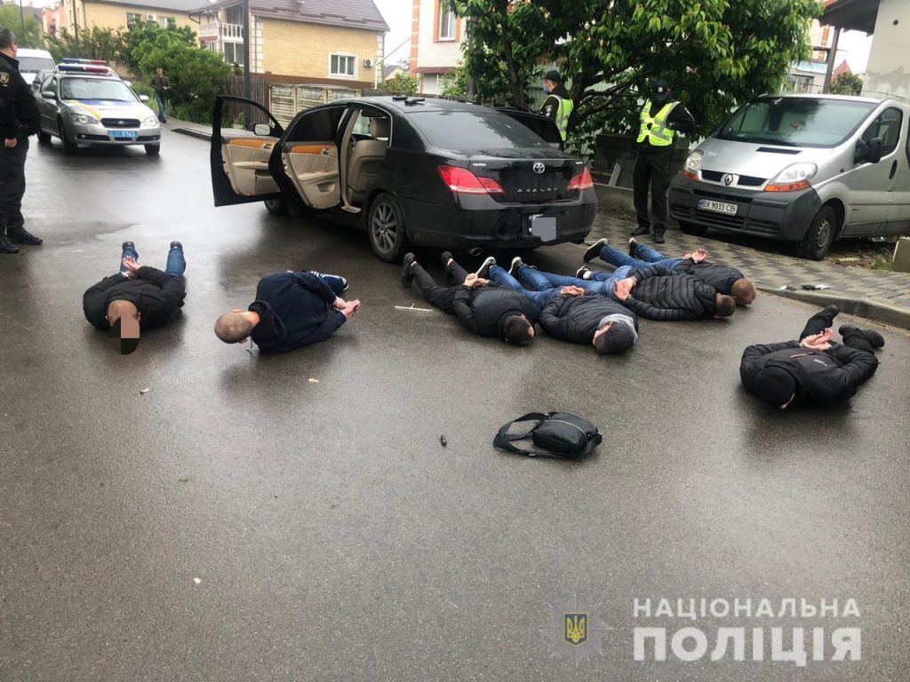 Под Киевом предприниматели-автоперевозчики решали конфликт стрельбой (фото)